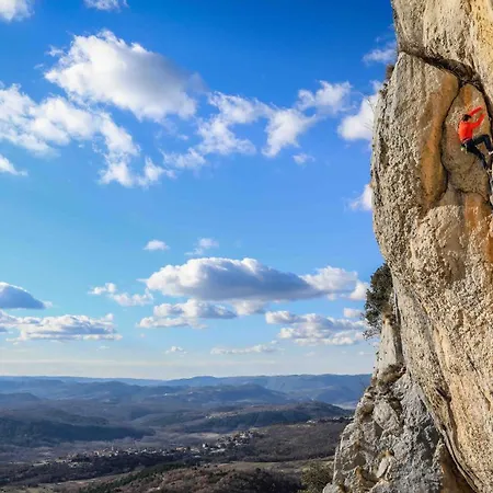 Mountain Istria, Stone I * Roč